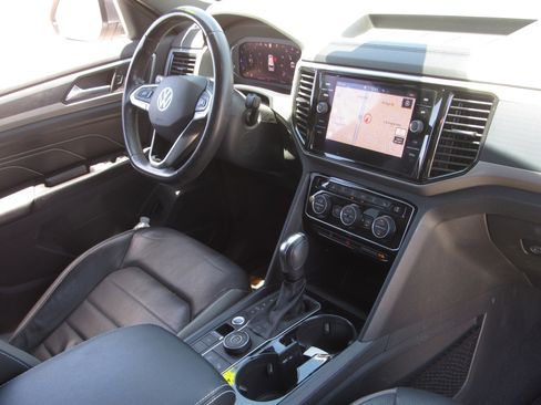 Used 2020 Volkswagen Atlas Cross Sport SEL Premium AWD/4WD image 10