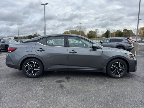 New 2025 Nissan Sentra SV image 4
