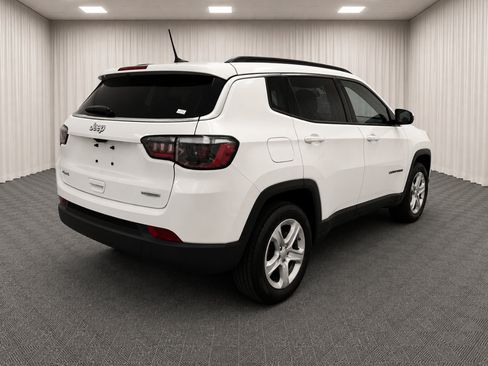 Used 2024 Jeep Compass Latitude AWD/4WD image 3