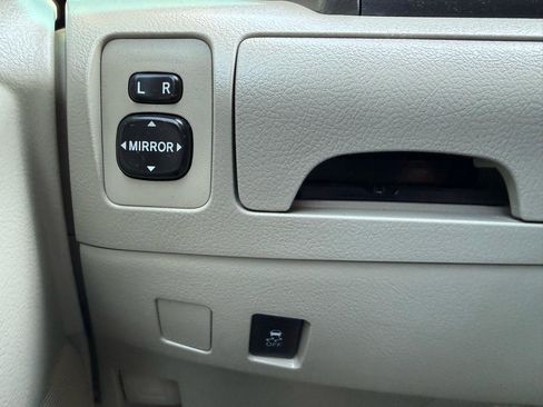 Used 2011 Toyota Camry LE image 21