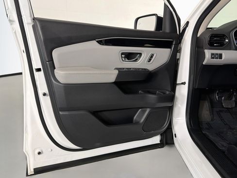 Used 2024 Honda Pilot Touring image 22