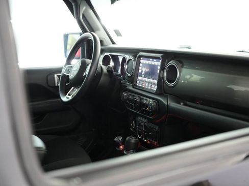Used 2019 Jeep Wrangler Unlimited Sahara w/ Uconnect 4C Nav & Sound Group AWD/4WD image 45