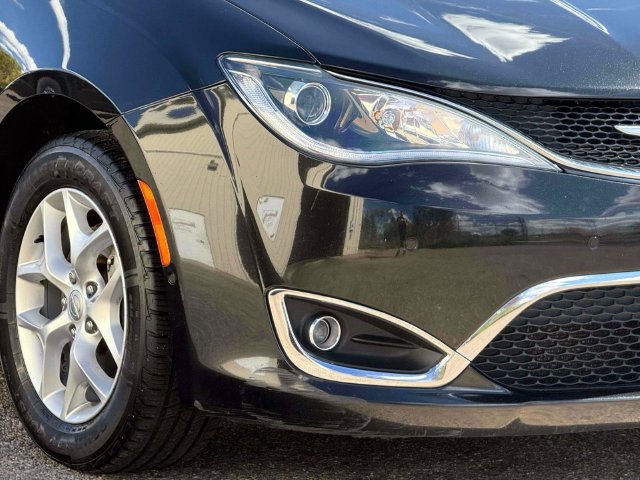 Certified 2019 Chrysler Pacifica Touring-L Plus FWD image 11