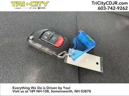 New 2025 Jeep Gladiator Sport image 27