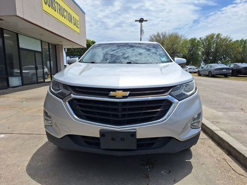 Used 2019 Chevrolet Equinox LT FWD image 2