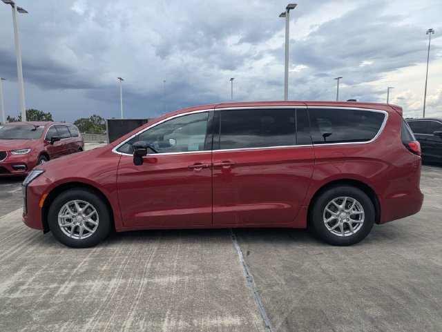 New 2027 Chrysler Pacifica Select FWD image 7