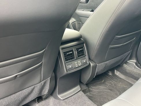 Used 2025 Subaru Forester Touring w/ Popular Package - Touring AWD/4WD image 10