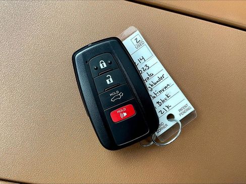 Used 2023 Toyota Highlander Platinum image 26