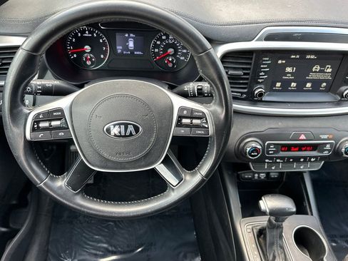 Used 2020 Kia Sorento S image 16