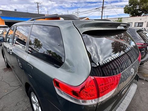 Used 2014 Toyota Sienna LE FWD image 4