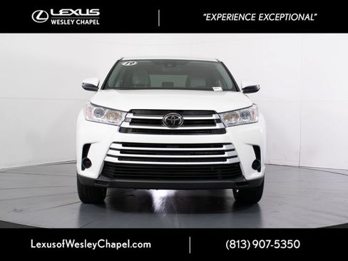 Used 2019 Toyota Highlander LE FWD image 12