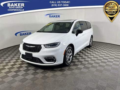 Used 2024 Chrysler Pacifica Limited image 5