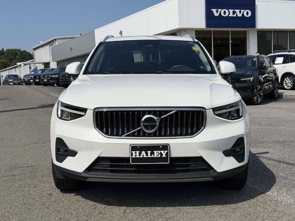 Used 2024 Volvo XC40 B5 Plus w/ Protection Package Premier AWD/4WD image 24