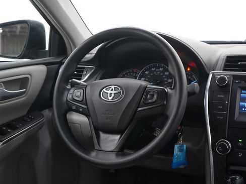Used 2015 Toyota Camry LE FWD image 14