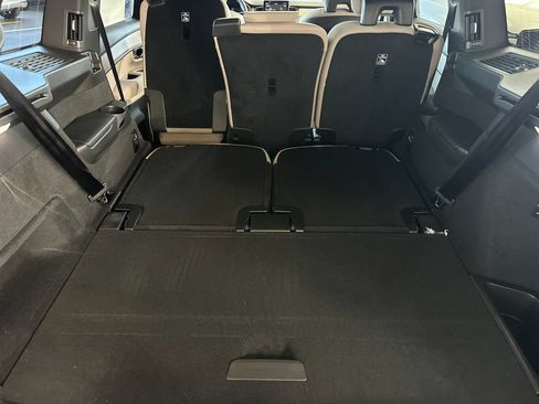 New 2026 Volvo XC90 T8 Plus w/ Protection Package Premier AWD/4WD image 15