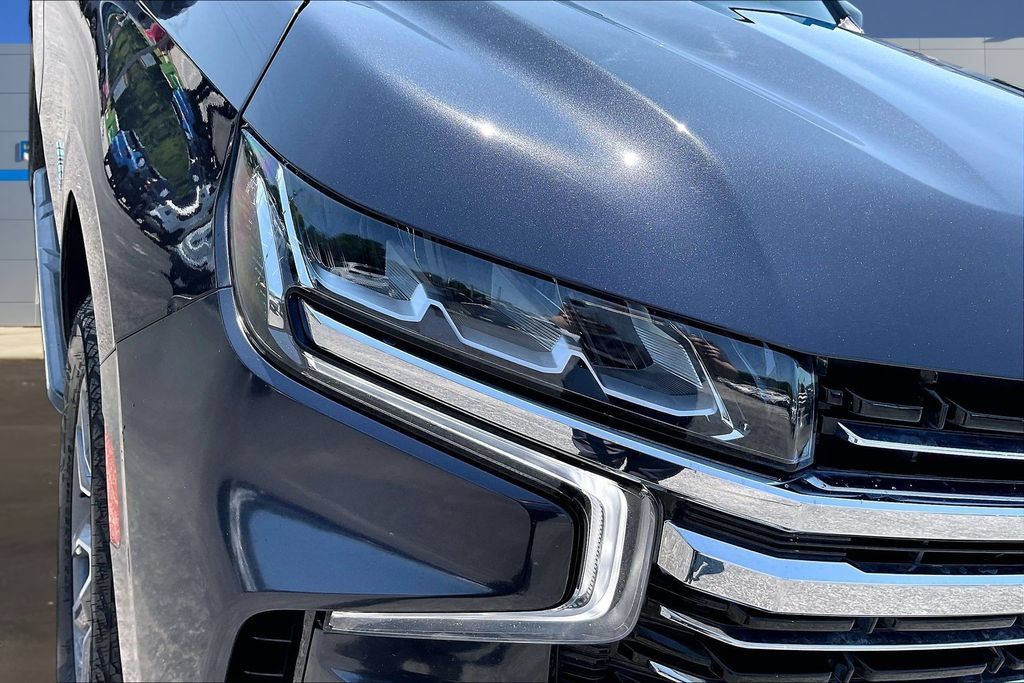 Used 2023 Chevrolet Tahoe LT w/ Luxury Package AWD/4WD image 32