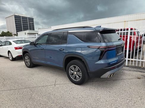 Used 2024 Chevrolet Traverse LT w/ Trailering Package FWD image 6