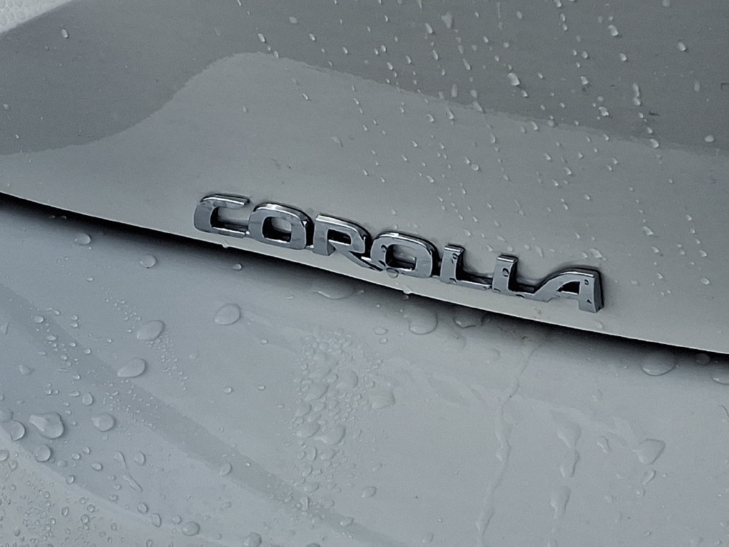 Used 2027 Toyota Corolla XSE FWD image 30