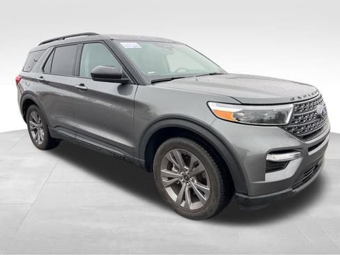 Used 2023 Ford Explorer XLT w/ Equipment Group 202A image 3
