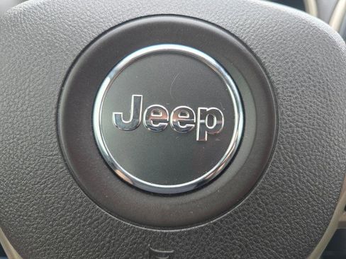 Used 2017 Jeep Cherokee Trailhawk image 39