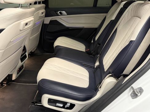 Used 2021 BMW X7 M50i w/ Dynamic Handling Package image 41
