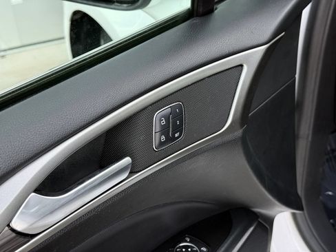 Used 2018 Ford Fusion SE w/ Equipment Group 602A FWD image 11
