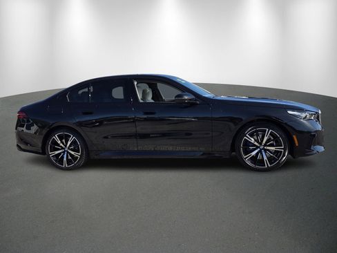 Used 2026 BMW 530i w/ M Sport Package image 8