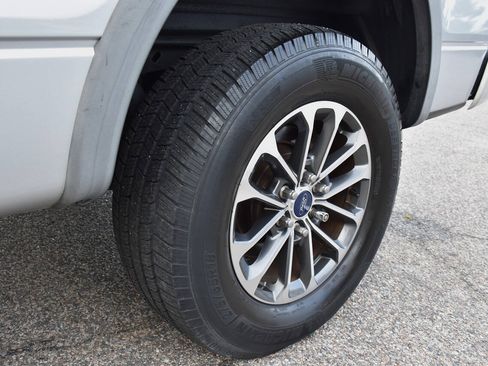 Used 2014 Ford F150 FX4 w/ Equipment Group 402A Luxury AWD/4WD image 17