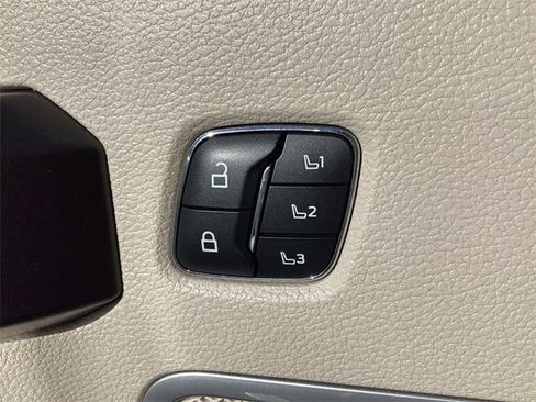 Used 2021 Ford F350 Limited image 30