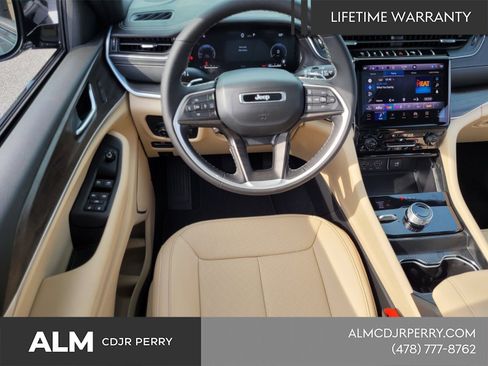 New 2025 Jeep Grand Cherokee L Limited w/ Luxury Tech Group II AWD/4WD image 8