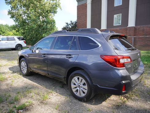 Used 2018 Subaru Outback 2.5i Premium AWD/4WD image 5