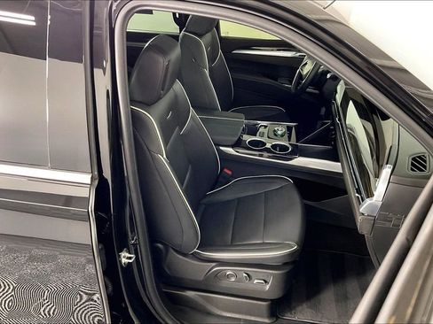 Used 2025 Cadillac Escalade Premium Luxury w/ LPO, Floor Liner Package image 10