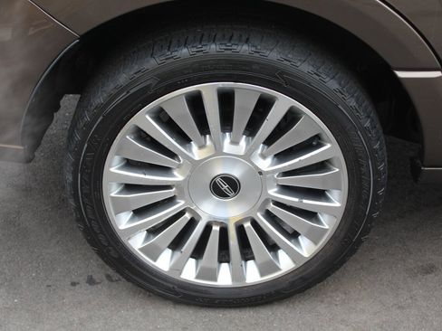 Used 2015 Lincoln Navigator 4WD image 26