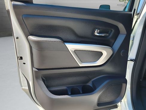 Used 2018 Nissan Titan SL w/ Chrome Package RWD image 31