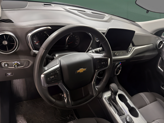 Used 2025 Chevrolet Blazer LT FWD image 17