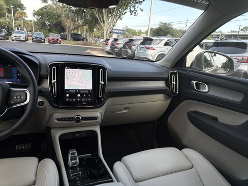 Certified 2023 Volvo XC40 B5 Plus AWD/4WD image 31