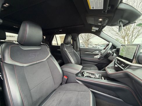 Certified 2025 Ford Explorer ST image 20