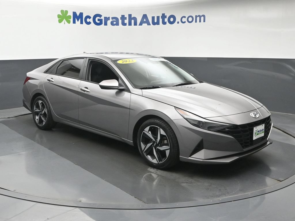 Used 2023 Hyundai Elantra SEL w/ Convenience Package FWD image 2