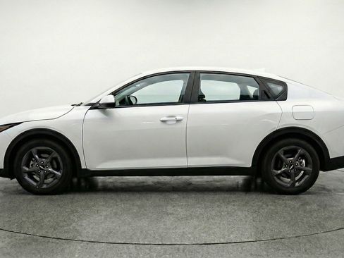 Used 2025 Kia K4 LXS image 5