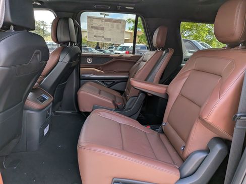 New 2026 Lincoln Navigator L Reserve AWD/4WD image 8