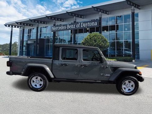 Used 2022 Jeep Gladiator Sport AWD/4WD image 3