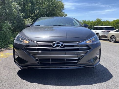 Used 2020 Hyundai Elantra SE w/ Cargo Package (C1) FWD image 2