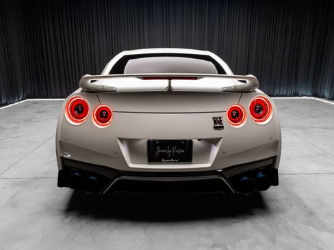 Used 2020 Nissan GT-R Premium AWD/4WD image 16