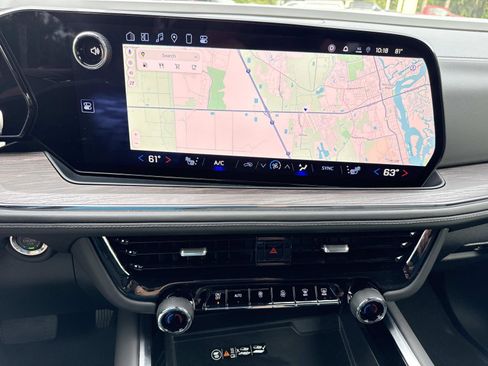 Used 2025 Chevrolet Suburban Z71 w/ Comfort Package image 23