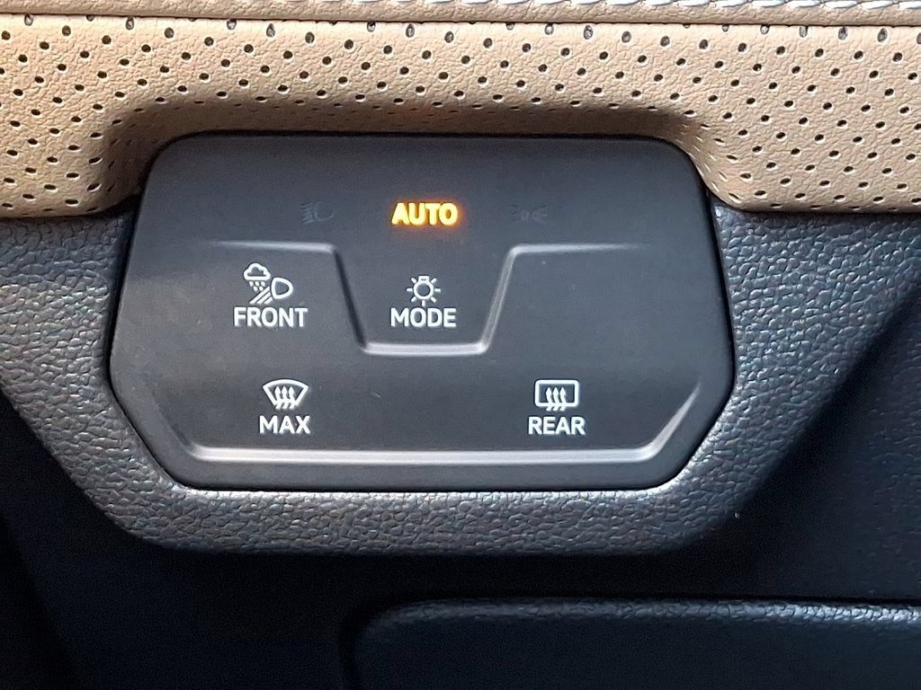 Certified 2025 Volkswagen Atlas Cross Sport SE w/ Panoramic Sunroof Package AWD/4WD image 24