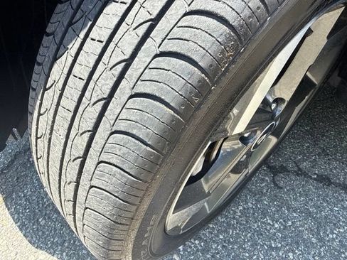Used 2023 Hyundai Venue SEL FWD image 7