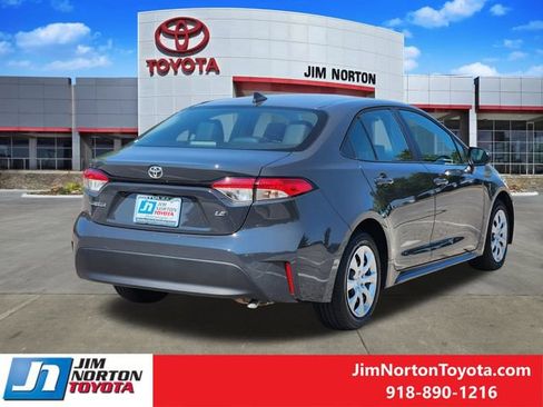 Used 2025 Toyota Corolla LE FWD image 5