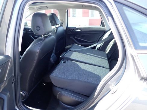 Used 2020 Volkswagen Jetta SE image 9