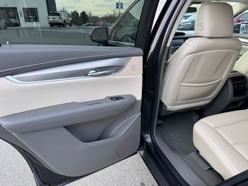 Used 2018 Cadillac XT5 Luxury w/ Driver Awareness Package image 19