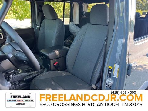 New 2025 Jeep Gladiator Sport image 19